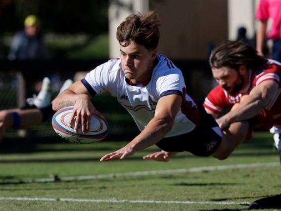 Rugby player diving